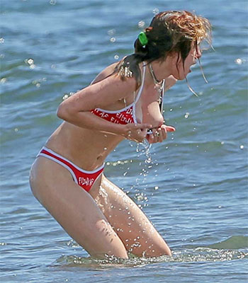 Bella Thorne Nipple Slip