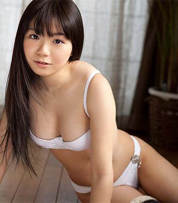 Vicki is a cute Asian chick that loves to feel something in her mouth
